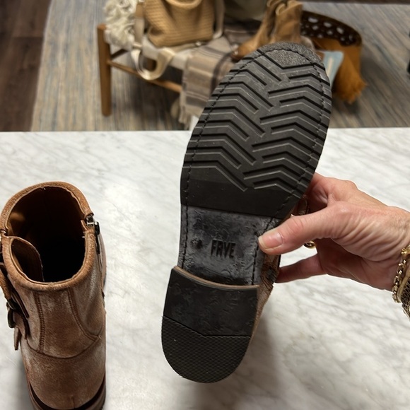 Frye NIB Veronica Belted Short Bootie in Chocolate Size 6.5M - Picture 6 of 10